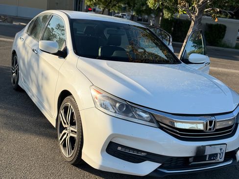 Used 2017 Honda Accord Sport image 8
