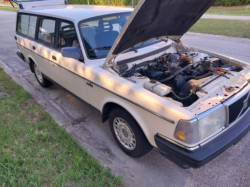 Used 1993 Volvo 240 Wagon RWD image 6