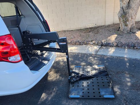 Used 2016 Dodge Grand Caravan SXT image 9