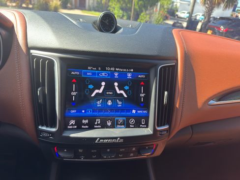 Used 2020 Maserati Levante AWD/4WD image 6