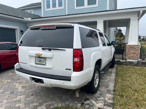 Used 2012 Chevrolet Suburban LT image 6