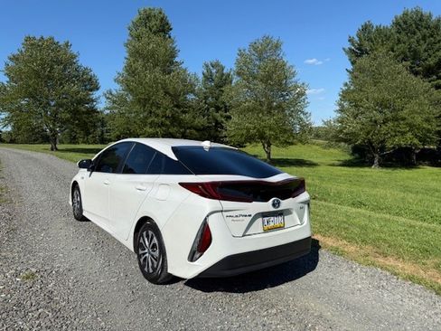 Used 2022 Toyota Prius Prime XLE image 5