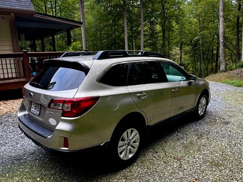Used 2015 Subaru Outback 2.5i Premium AWD/4WD image 5