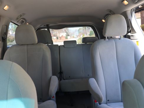 Used 2011 Toyota Sienna CE image 11