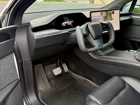Used 2023 Tesla Model X AWD/4WD image 14