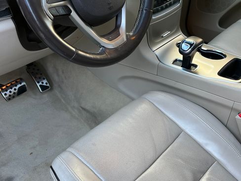 Used 2014 Jeep Grand Cherokee Overland w/ Advanced Technology Group image 9