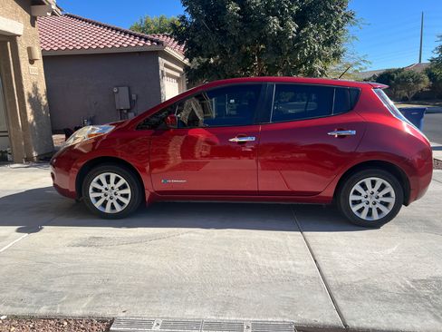 Used 2015 Nissan Leaf S w/ Charge Package image 12
