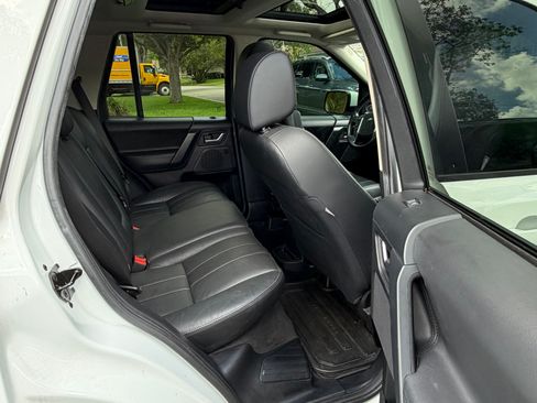 Used 2014 Land Rover LR2 HSE AWD/4WD image 13