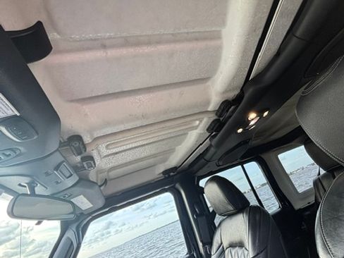 Used 2019 Jeep Wrangler Unlimited Sahara AWD/4WD image 18
