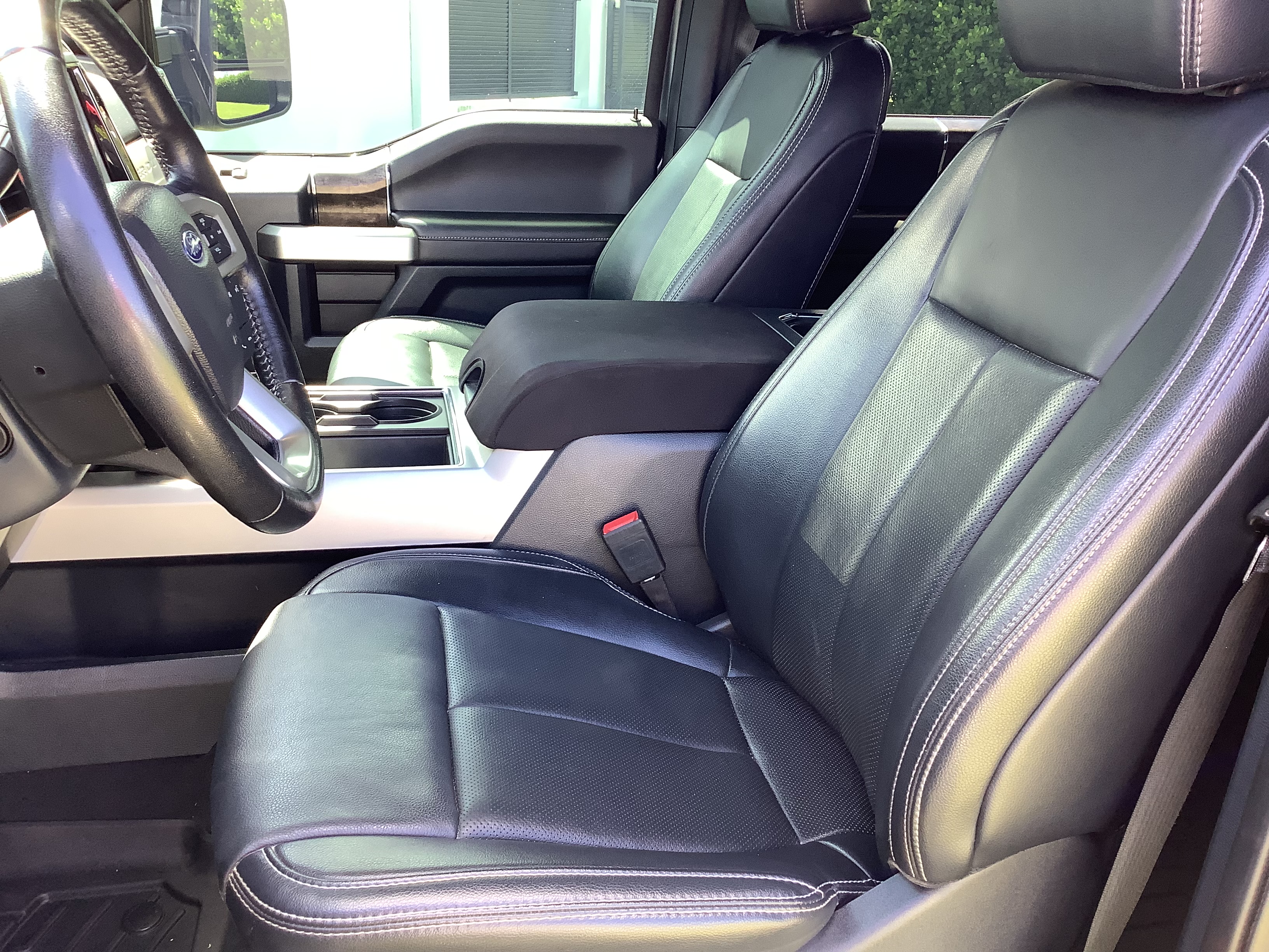 Used 2022 Ford F250 Lariat w/ Black Appearance Package AWD/4WD image 21