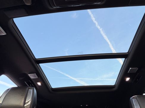 Used 2023 Cadillac Escalade Sport w/ LPO, ONYX Package image 29