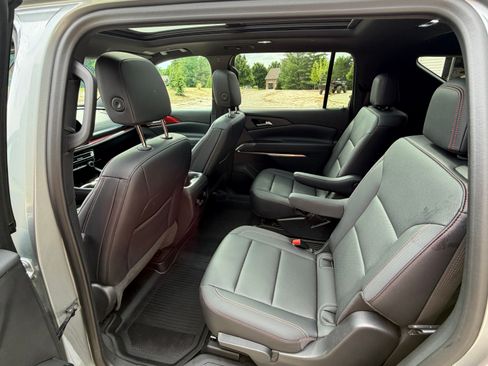 Used 2025 Chevrolet Traverse Z71 w/ Driver Confidence Package AWD/4WD image 12