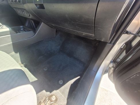 Used 2022 Toyota Tacoma SR image 12