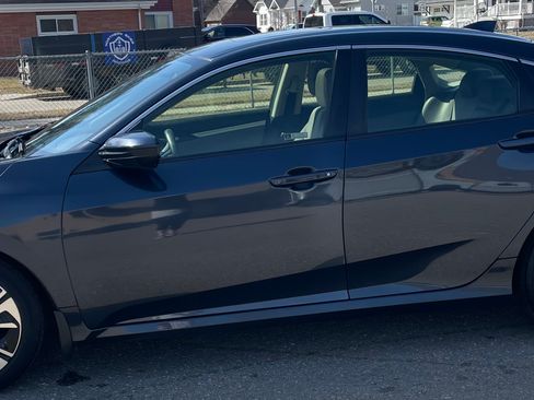 Used 2018 Honda Civic EX-T image 4