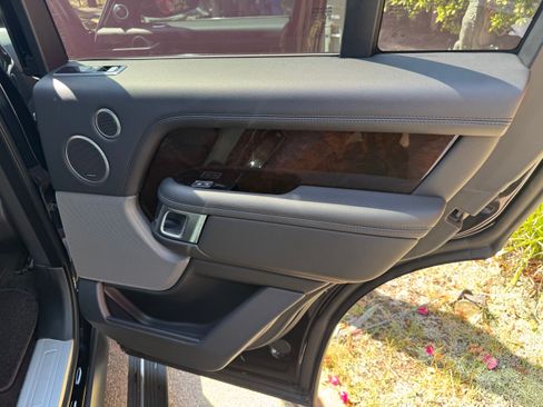 Used 2022 Land Rover Range Rover image 15