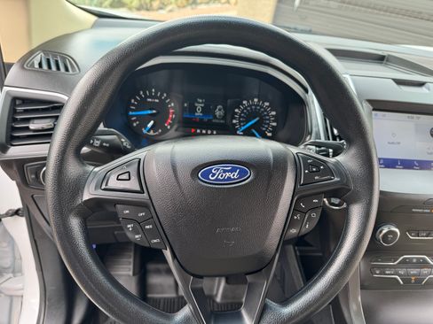 Used 2020 Ford Edge SE FWD image 15