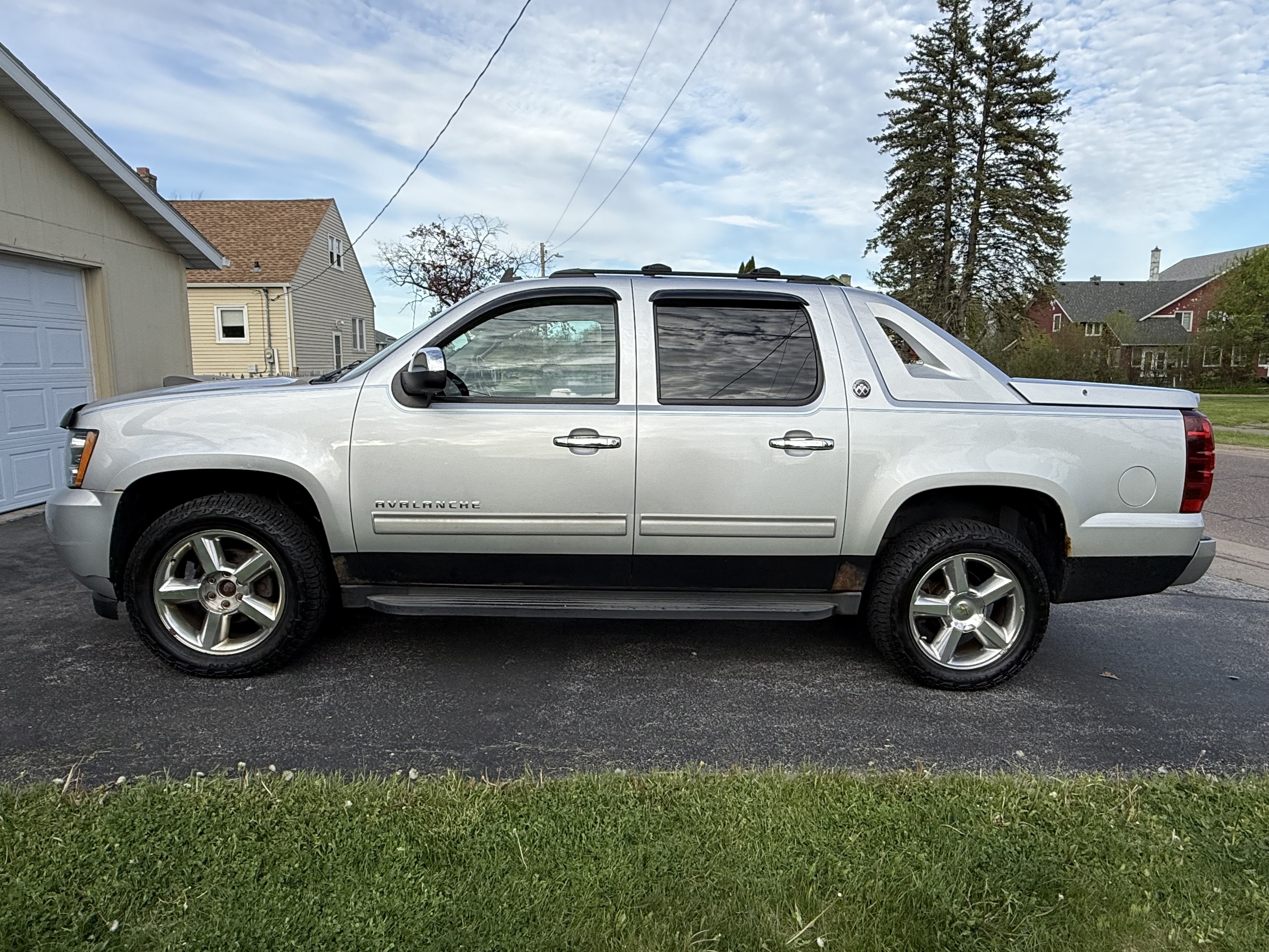 Used 2013 Chevrolet Avalanche LT w/ All-Star Edition AWD/4WD image 1