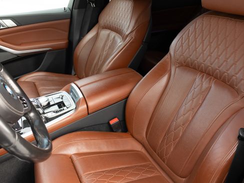 Used 2022 BMW X7 M50i w/ Dynamic Handling Package image 10