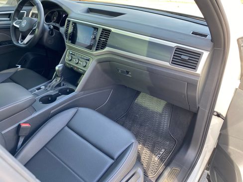 Used 2021 Volkswagen Atlas Cross Sport SE w/ Panoramic Sunroof Package image 11