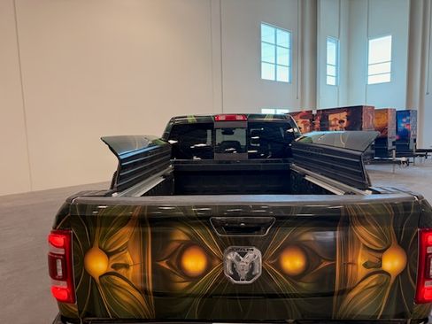 Used 2020 RAM 2500 Laramie w/ Chrome Appearance Group AWD/4WD image 11