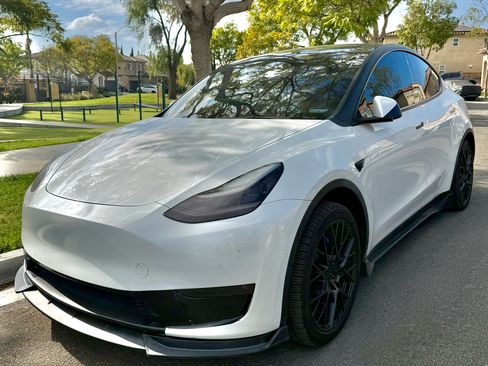 Used 2021 Tesla Model Y 2WD image 1