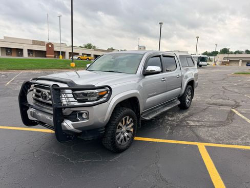 Used 2020 Toyota Tacoma Limited AWD/4WD image 5