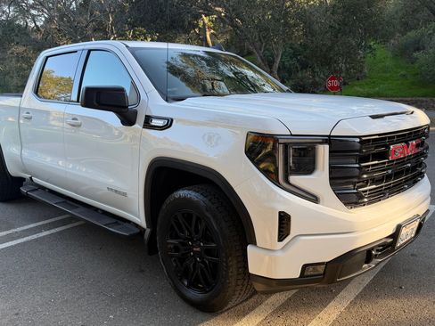 Used 2023 GMC Sierra 1500 Elevation w/ Preferred Package image 6