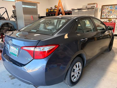 Used 2015 Toyota Corolla LE image 2