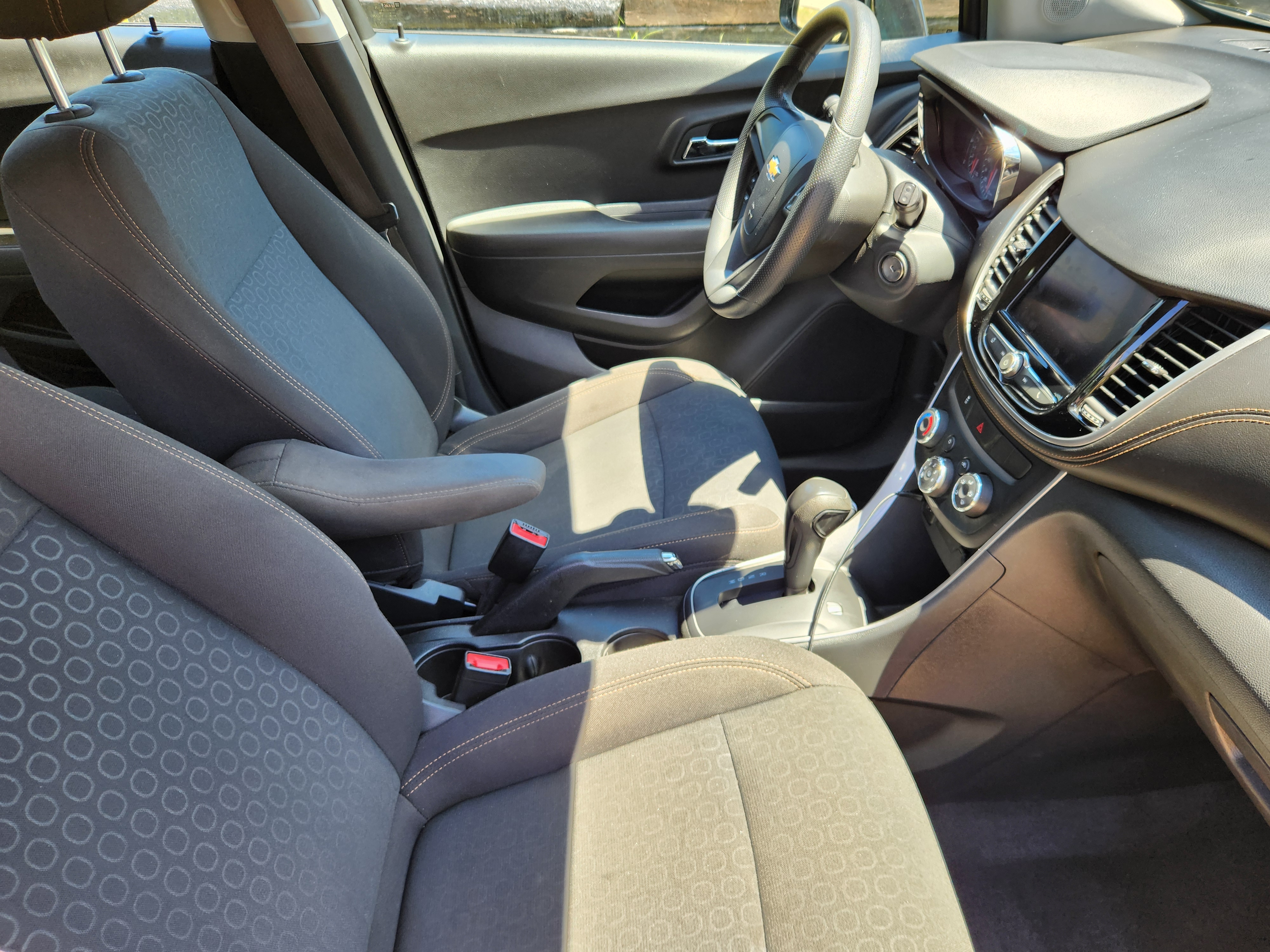 Used 2020 Chevrolet Trax LS FWD image 13