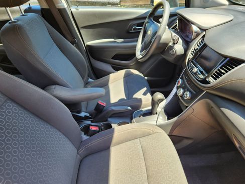 Used 2020 Chevrolet Trax LS FWD image 13