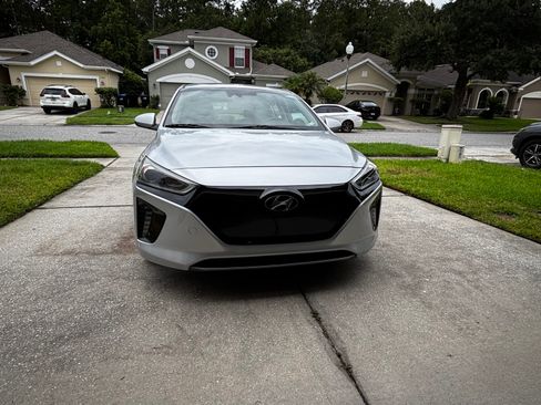 Used 2019 Hyundai Ioniq Limited FWD image 2