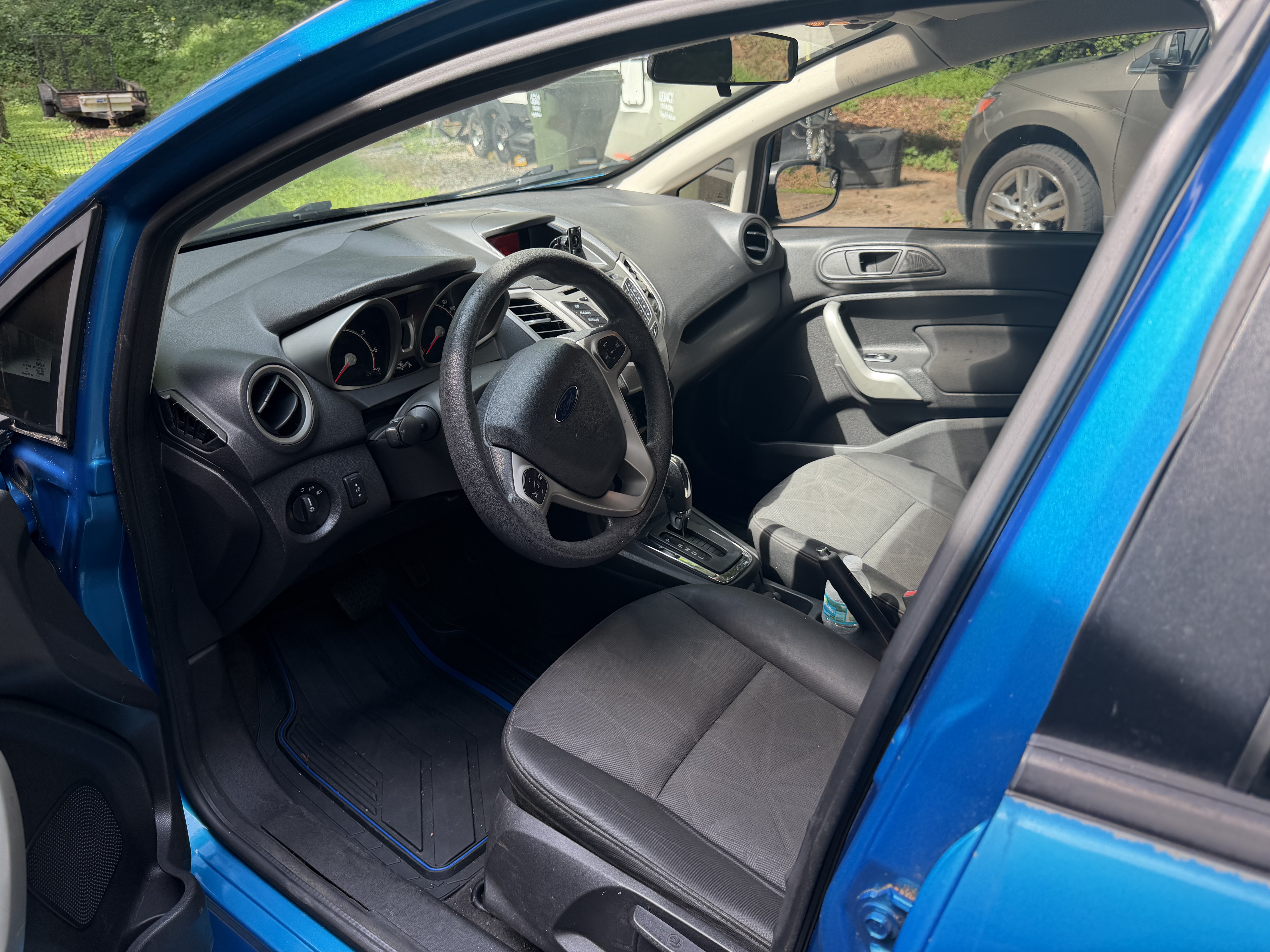 Used 2013 Ford Fiesta SE FWD image 1