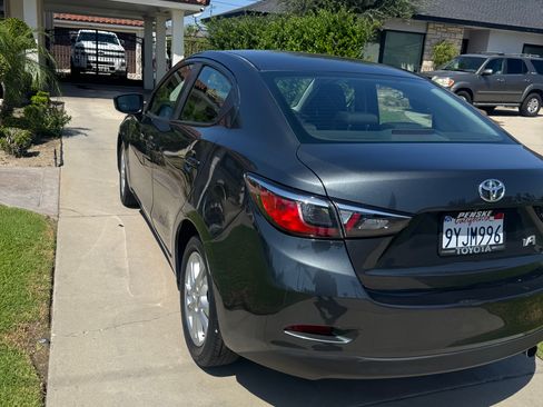 Used 2018 Toyota Yaris iA FWD image 5