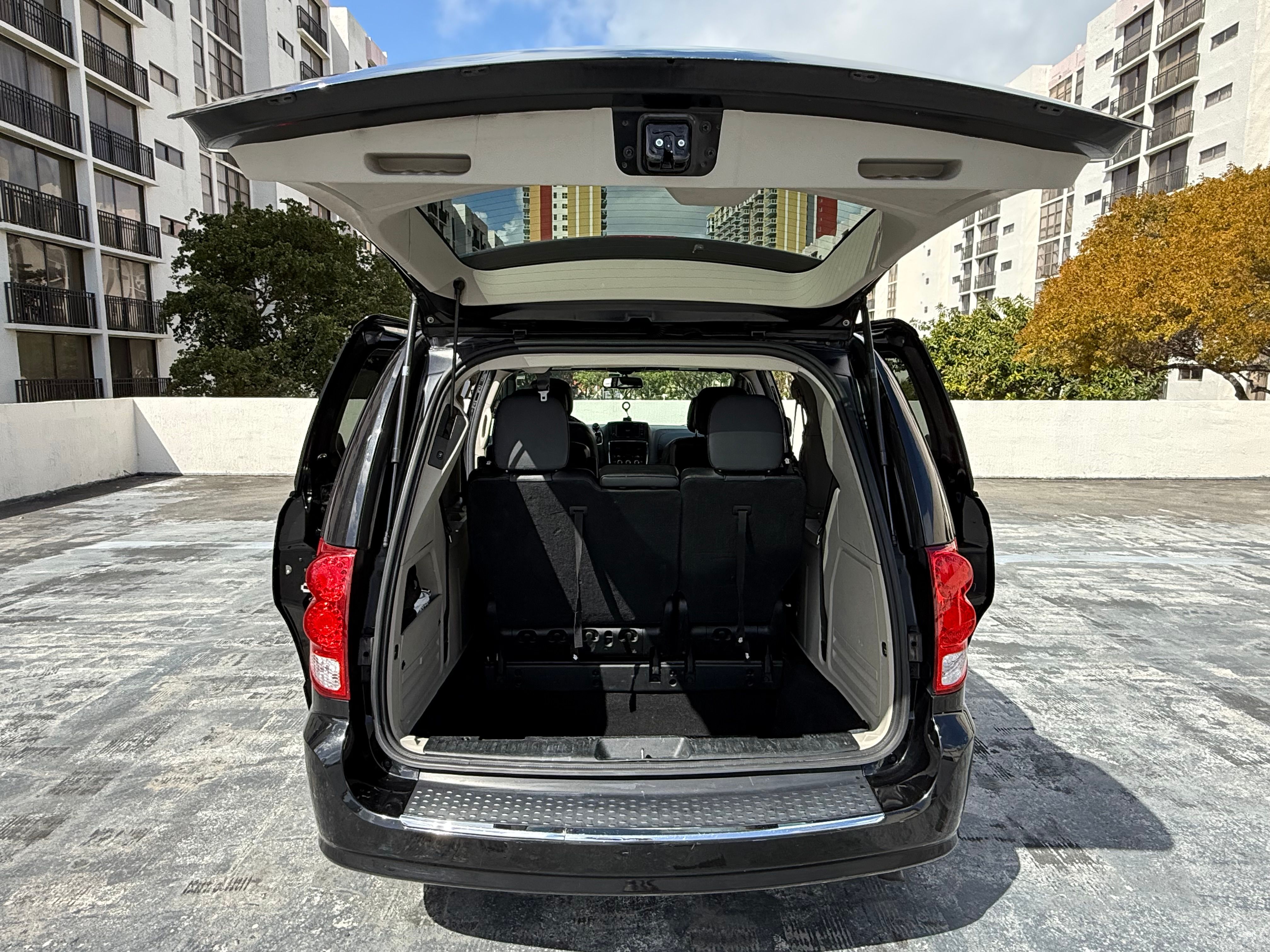 Used 2018 Dodge Grand Caravan SXT FWD image 5