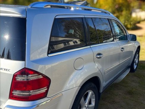 Used 2009 Mercedes-Benz GL 320 BlueTEC 4MATIC image 2