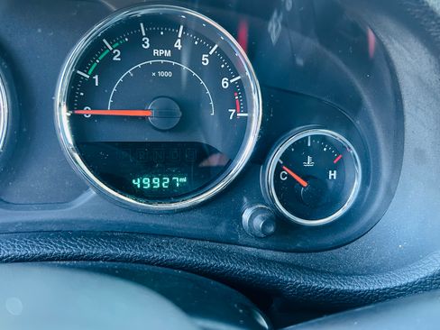 Used 2015 Jeep Wrangler Unlimited Rubicon w/ Connectivity Group AWD/4WD image 14