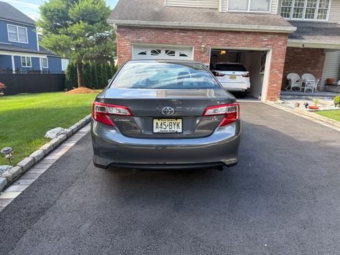 Used 2012 Toyota Camry LE FWD image 2