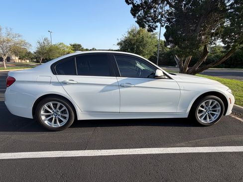 Used 2016 BMW 320i Sedan RWD image 10