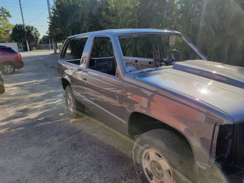 Used 1996 Chevrolet Tahoe 4WD 2-Door image 11