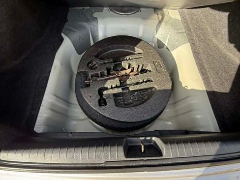 Used 2010 Honda Civic DX-VP image 12