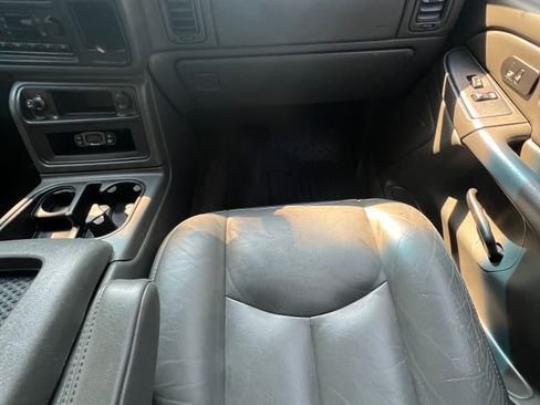 Used 2005 GMC Sierra 2500 SLT AWD/4WD image 18
