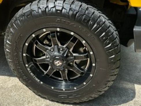 Used 2015 Jeep Wrangler Unlimited Sahara w/ Connectivity Group AWD/4WD image 14