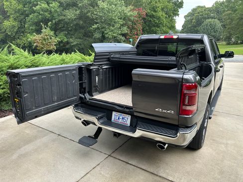 Used 2023 RAM 1500 Laramie AWD/4WD image 1