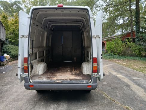 Used 2006 Dodge Sprinter 2500 w/ Comfort Seating Group image 14