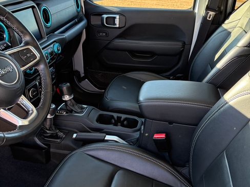 Used 2022 Jeep Wrangler Unlimited Sahara w/ Cold Weather Group image 17