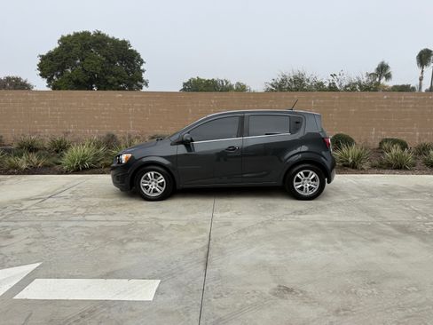 Used 2014 Chevrolet Sonic LT image 2