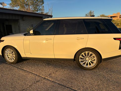 Used 2021 Land Rover Range Rover image 2