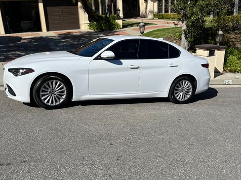 Used 2023 Alfa Romeo Giulia Sprint image 4