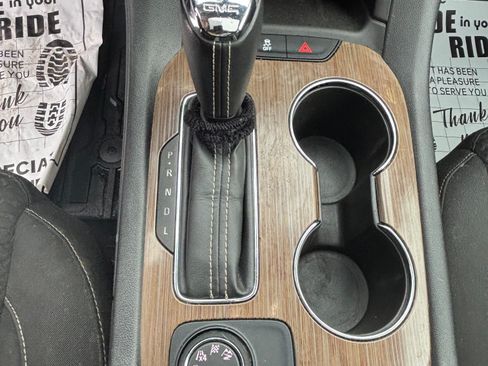 Used 2018 GMC Acadia SLE image 10