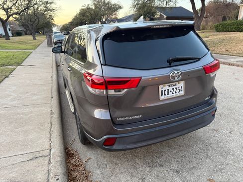 Used 2017 Toyota Highlander XLE image 13